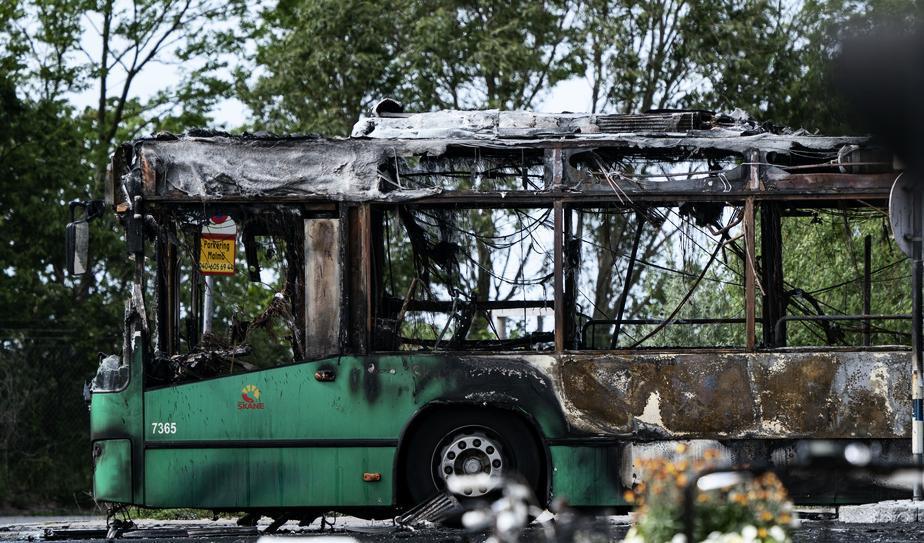 En gasbuss blev helt utbränd i Malmö maj i år sedan den fått kortslutning och börjat brinna. Foto: Johan Nilsson/TT-arkivbild