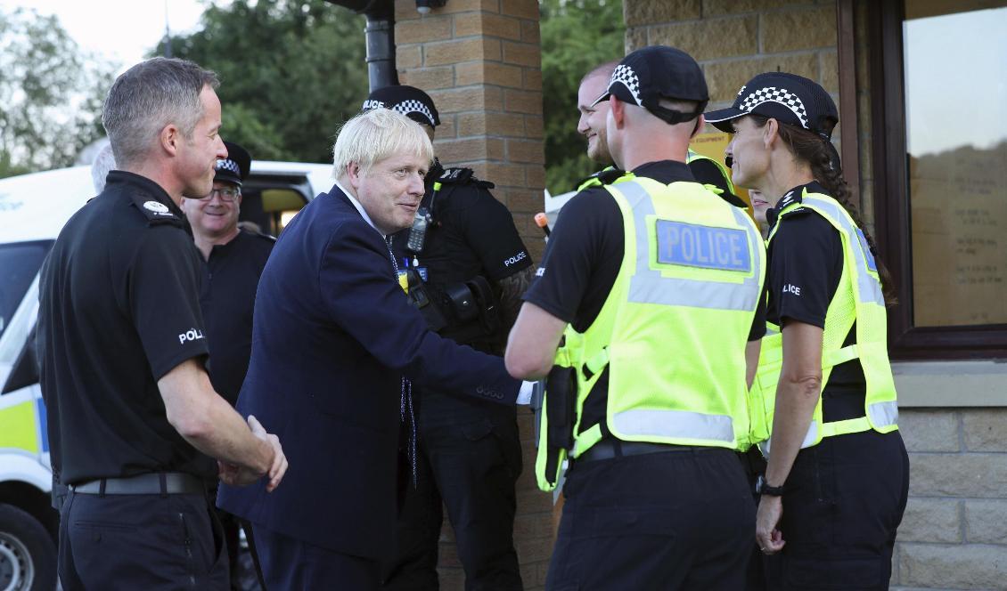 Storbritanniens nye premiärminister Boris Johnson ger fler poliser utökad rätt att stoppa och visitera personer för att förebygga brott. Foto: Yui Mok/AP/TT-arkivbild
