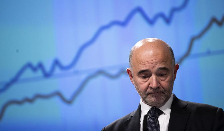 EU:s finanskommissionär Pierre Moscovici siar om tuffare tider. Foto: Francisco Seco/AP/TT
