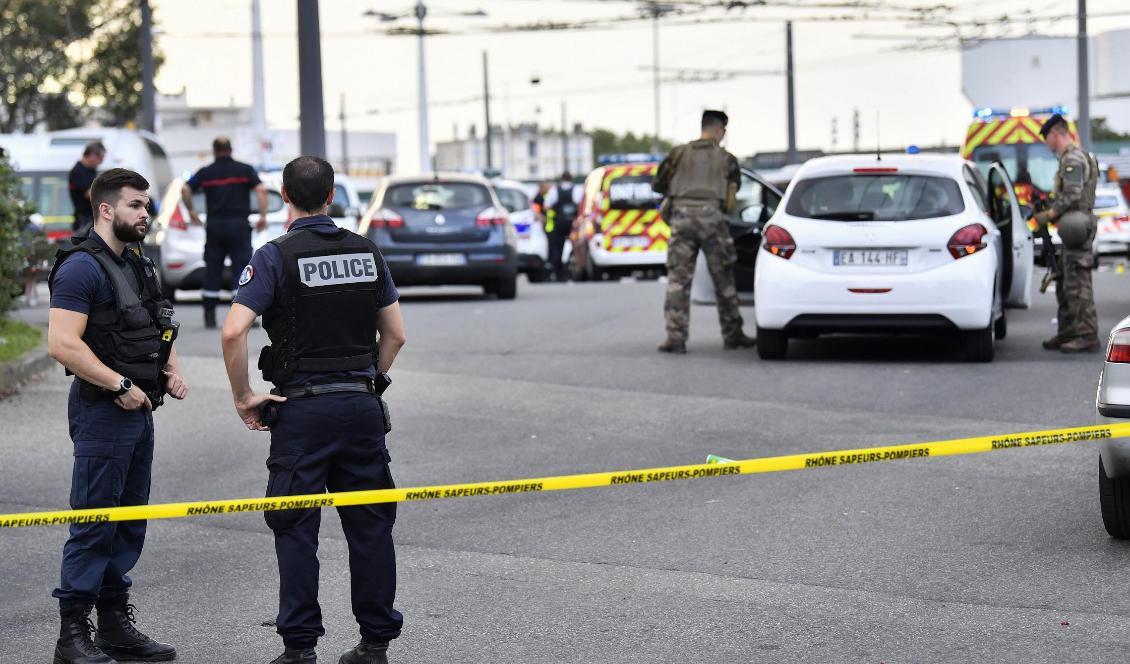Polis och militär i Villeurbanne, en förort till Lyon i Frankrike. Foto: Philippe Desmazes/AFP/Getty Images