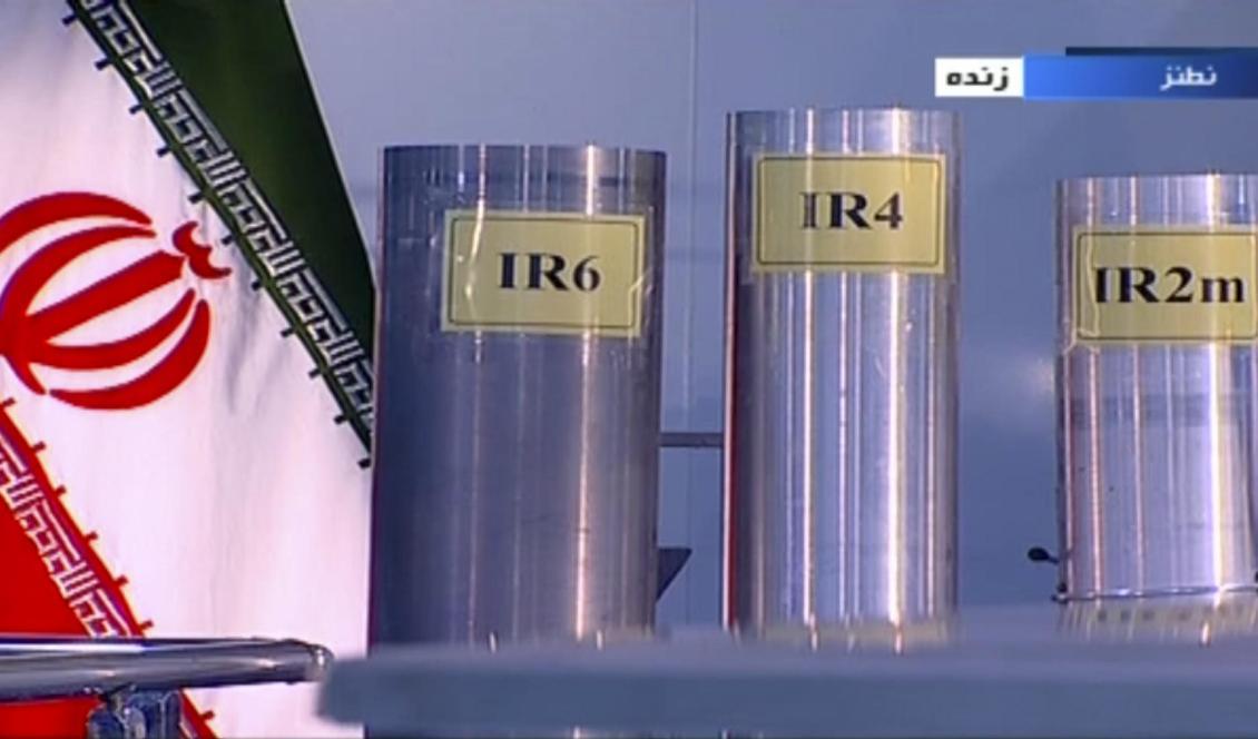 På bilden från 2018 syns IR-6 och IR-4, två av de modeller av iransktillverkade urancentrifuger som nu har aktiverats. Foto: IRIB/AP/TT-arkivbild