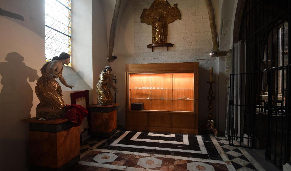 Ett numera tomt skåp som innehöll gamla kyrkliga föremål i medeltidskatedralen i staden Oloron-Sainte-Marie i sydvästra Frankrike. Foto: Gaizka Iroz/AFP/TT