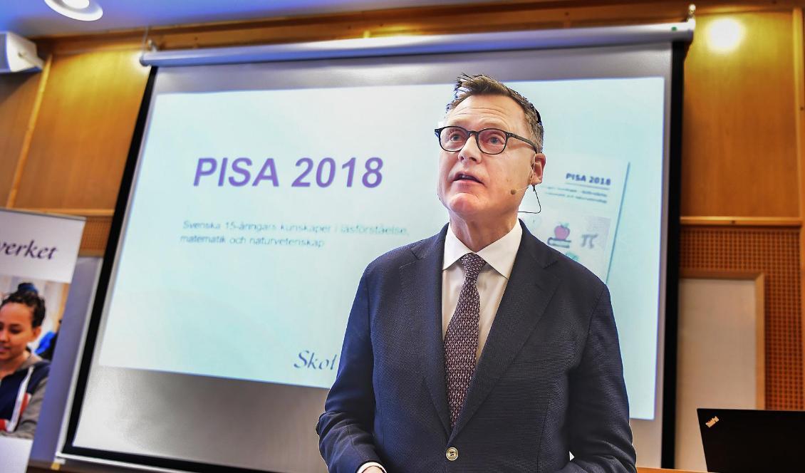 Skolverkets generaldirektör Peter Fredriksson presenterar Pissarapporten. Foto: Jonas Ekströmer/TT