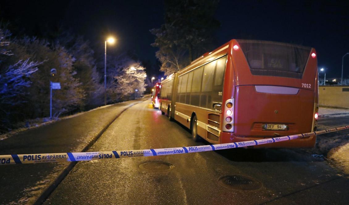 
Två SL-bussar har frontalkrockat i Sollentuna, norr om Stockholm. Foto: Christine Olsson/TT                                                