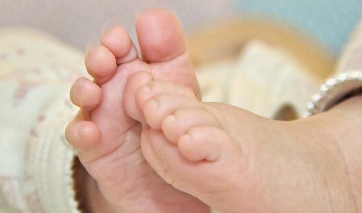 Nu ska Socialstyrelsen få koll på hur många barn som föds på väg till förlossningen. Foto: Gustav Sjöholm/TT-arkivbild