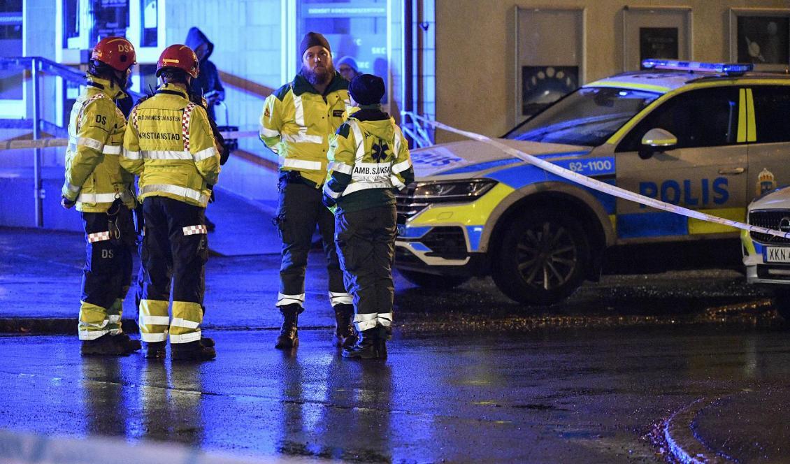 Att angripa eller störa polis, räddningstjänst eller ambulanssjukvård rubriceras nu som blåljussabotage. Foto: Johan Nilsson/TT-arkivbild