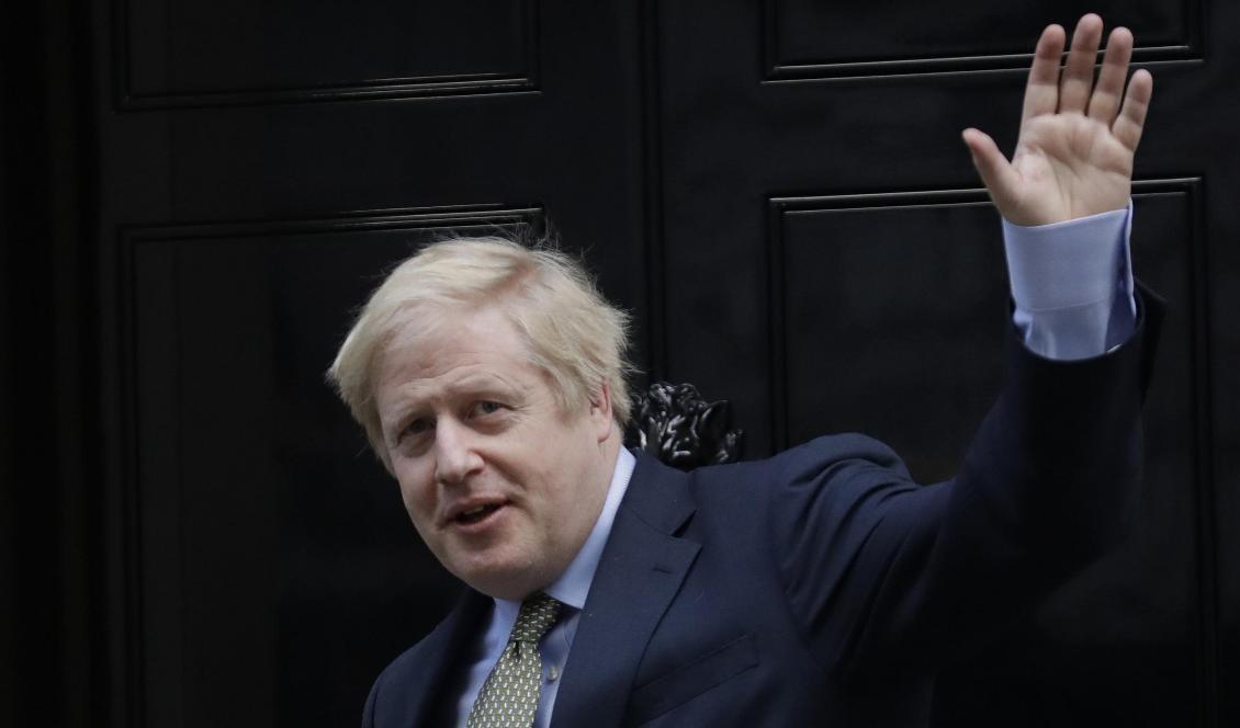 Storbritanniens premiärminister Boris Johnson säkrar sin makt över officiella bostaden 10 Downing Street och därmed över Storbritannien efter jordskredssegern i parlamentsvalet. Foto: Matt Dunham/AP/TT