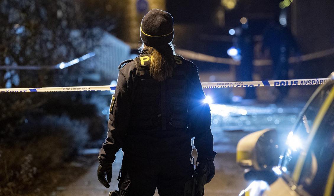 
Avspärrningar vid en fastighet efter en detonation i Ramlösa i södra Helsingborg. Foto: Johan Nilsson/TT                                                