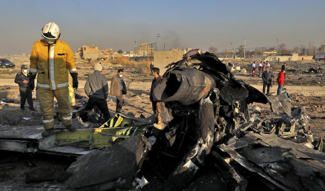 Samtliga ombord på det kraschade planet omkom. Foto: Ebrahim Noroozi/AP/TT