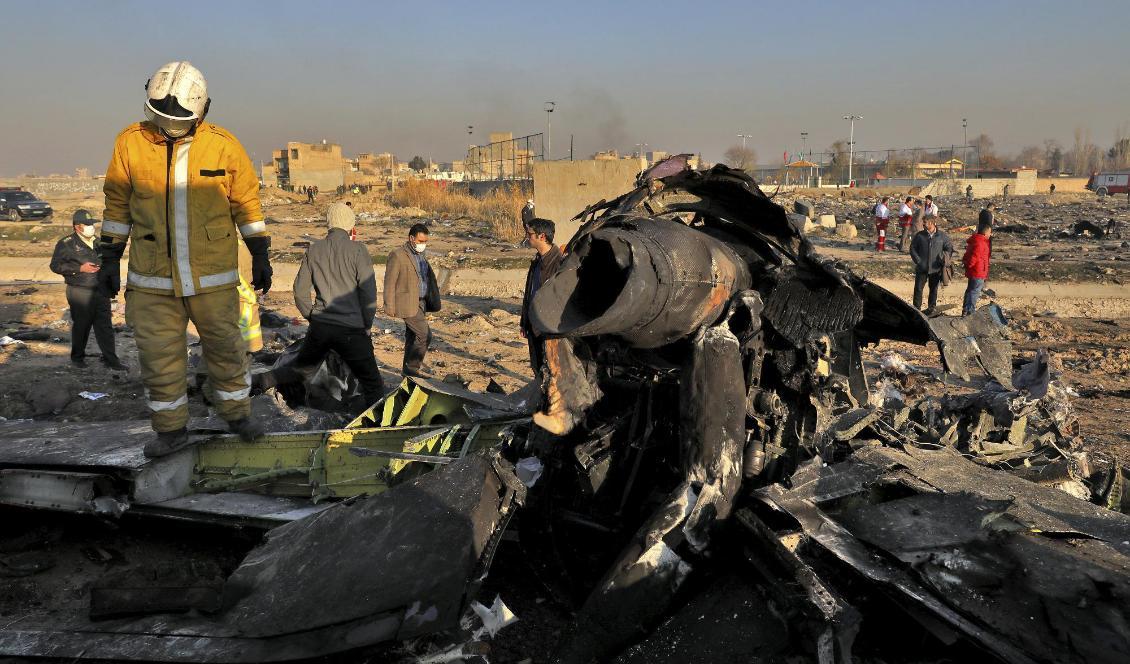 Samtliga ombord på det kraschade planet omkom. Foto: Ebrahim Noroozi/AP/TT
