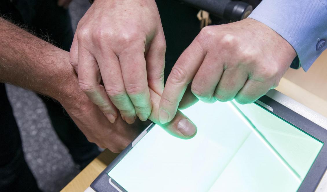 Ett gemensamt EU-register med fingeravtryck är på gång för att ge polisen enkel tillgång till uppgifter om domar i andra medlemsländer mot personer som inte är EU-medborgare. Foto: Gorm Kallestad/TT-arkivbild