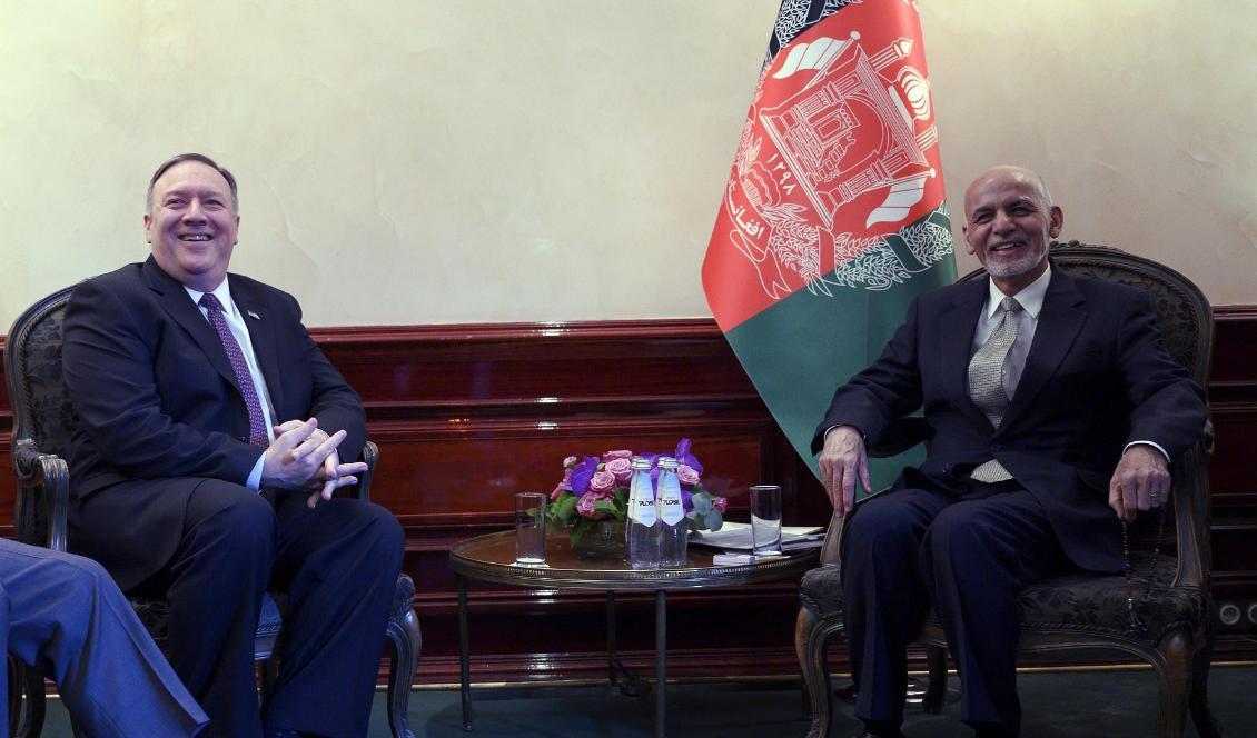USA:s utrikesminister Mike Pompeo och Afghanistans president Ashraf Ghani under en säkerhetskonferens i tyska München på fredagen. Foto: Andrew Caballero-Reynolds/AP/TT