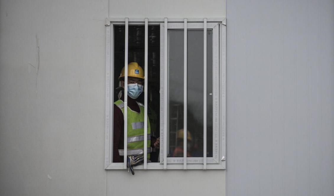 


Arbetare fortsätter att bygga sjukhuset Wuhan Huoshenshan i Wuhan, den 2 februari 2020. Sjukhuset, som kommer att ha 1000 platser, byggs för att hantera coronavirusutbrottet. Foto: Getty Images                                                                                                                                                