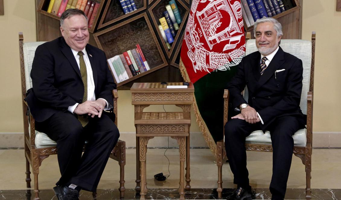 USA utrikesminister Mike Pompeo, här med Abdullah Abdulla i en bild från måndagen. Foto: AP/TT