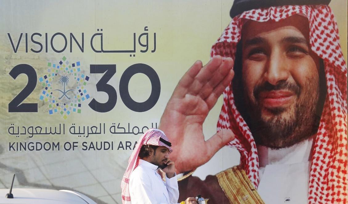 Saudiarabiens kronprins Mohammed bin Salman anses vilja stärka sin makt genom att gripa tre personer i den kungafamiljen. Foto: Amr Nabil/AP/TT-arkivbild