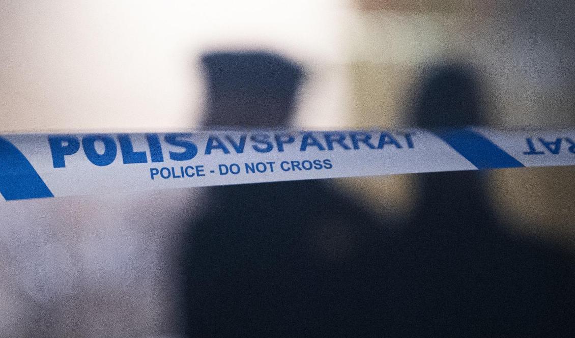 





En man har skjutits ihjäl av polis i Uppsala och en polis har förts till sjukhus med skärskador. Foto: Fredrik Sandberg/TT-arkivbild                                                                                                                                                                                                                                                                                                