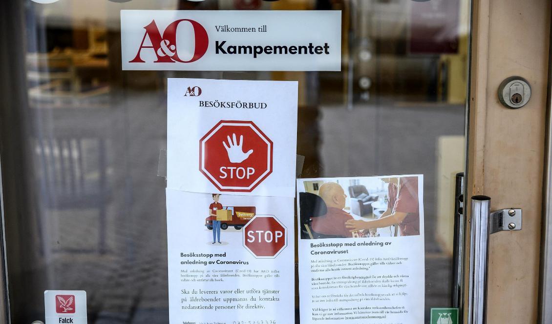 Från den 1 april råder besöksförbud på landets äldreboenden. Bild från Kampemetet äldreboende i Stockholm i mitten av mars. Foto: Anders Wiklund/TT