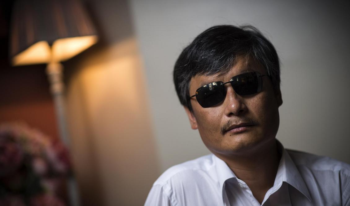 



Den blinde människorättsaktivisten Chen Guangcheng under ett besök i Paris i Frankrike den 31 augusti 2015. Foto: Lionel Bonaventure/AFP via Getty Images                                                                                                                                                                                                