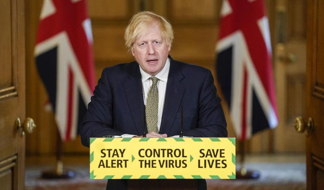 
Storbritanniens premiärminister Boris Johnson aviserar nya steg i öppnandet av landet på grund av coronapandemin. Bild från söndagen. Foto: Andrew Parsons/AP/TT                                            