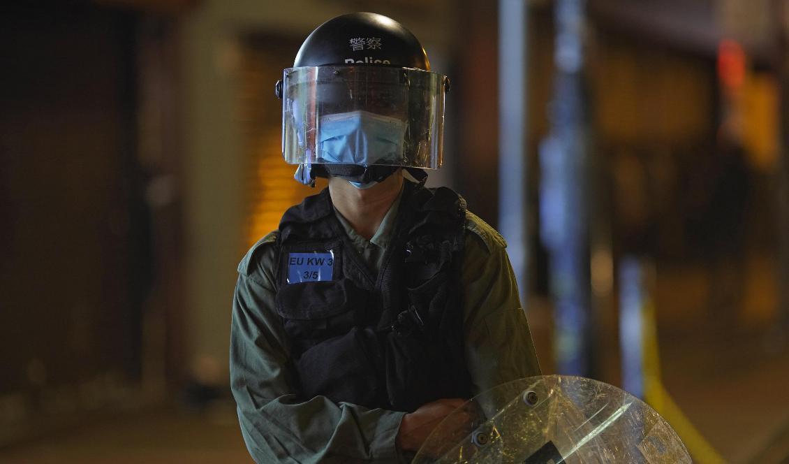 Över 200 demonstranter greps av polis natten till måndagen i Hongkong. Foto: Vincent Yu/AP/TT