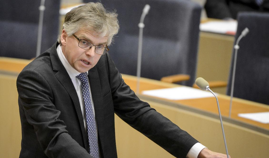 Centerpartiets Per Åsling ser det som en framgång att ensamföretagare som anställer en till slipper merparten av de social avgifterna för denna. Foto: Vilhelm Stokstad/TT-arkivbild
