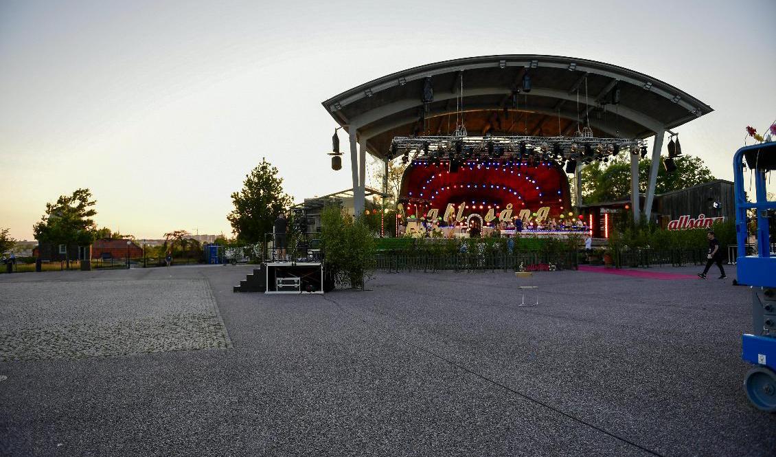 Skansen är sig inte likt och "Allsång på Skansen" görs i år utan publik. Det annars så populära besöksmålet har drabbats hårt under coronapandemin och varslar nu 15 procent av arbetsstyrkan om uppsägning. Foto: Stina Stjernkvist/TT