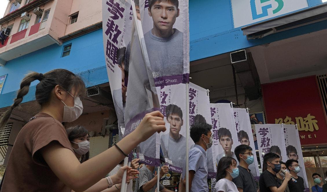 Demonstranter protesterar mot säkerhetslagen i Hongkong. Foto: Vincent Yu/AP/TT