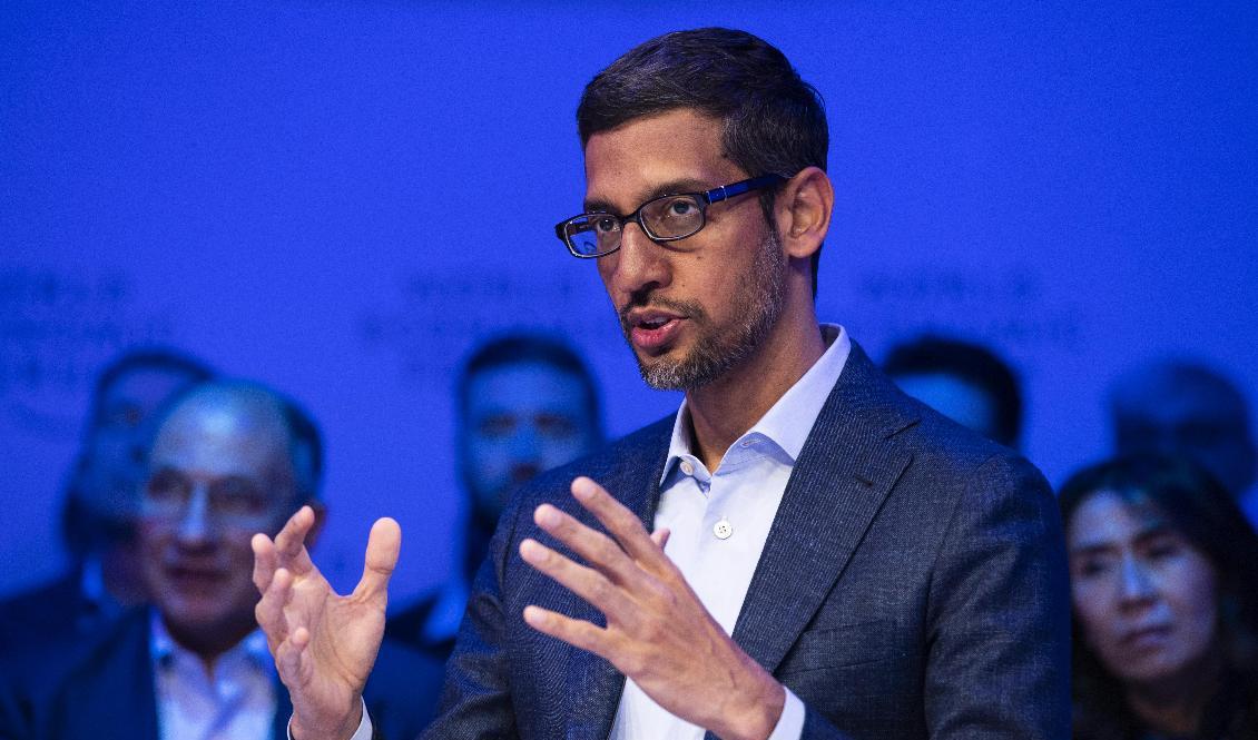 Googlechefen Sundar Pichai skriver att de flesta anställda inom bolaget kan fortsätta att arbeta hemma fram till och med juni 2021. Foto: Gian Ehrenzeller/AP/TT