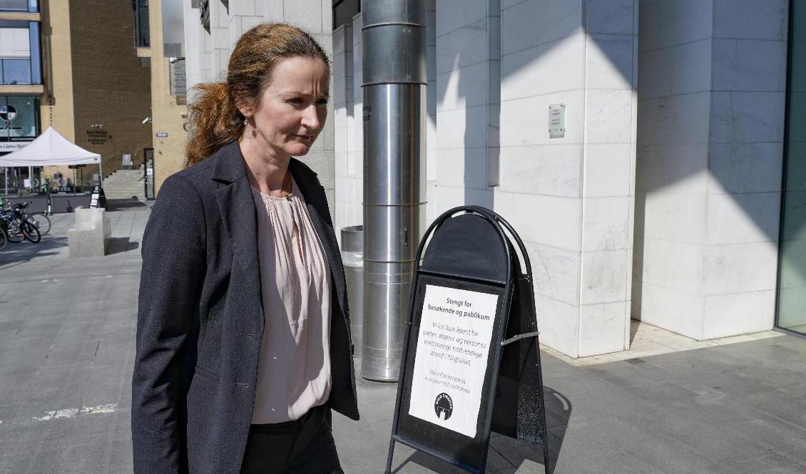 Norska säkerhetspolisens åklagare Line Nygaard på väg in till den spionmisstänkte mannens häktningsförhandling. Foto: Heiko Junge/NTB Scanpix/TT