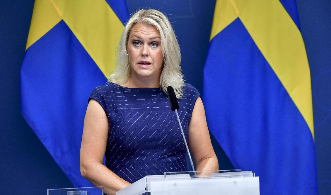 Socialminister Lena Hallengren (S) är beredd att släppa besöksförbudet på äldreboenden. Men först förlängs det en månad, till den sista september Foto: Jonas Ekströmer/TT-arkivbild