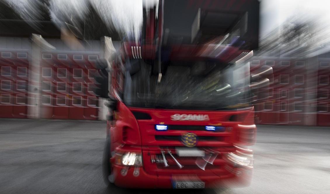 Det brinner vid en fabrik i Älvsbyn. Foto: Pontus Lundahl/TT