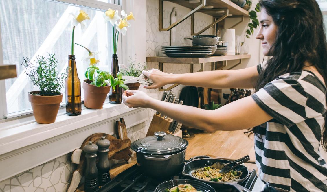 



En så enkel sak som att laga mat i gjutjärnspanna kan öka matens järninnehåll. Foto: 
Tina Dawson                                                                                                                                                                                