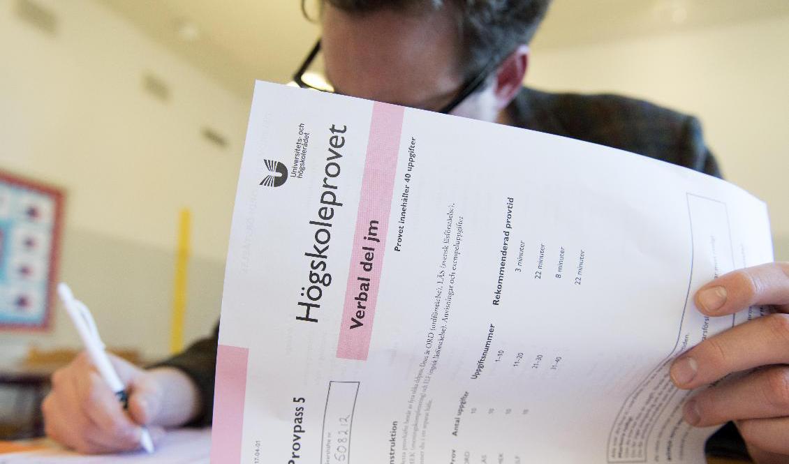 Högskoleprovet får vänta till våren – eller? Frågan tas upp i utbildningsutskottet i dag, tisdag. Arkivbild. Foto: Henrik Montgomery/TT