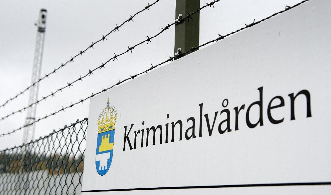 Omkring 2|700 dömda brottslingar i Sverige går fria i samhället i väntan på att påbörja sitt fängelsestraff. Arkivbild. Foto: Jessica Gow/TT