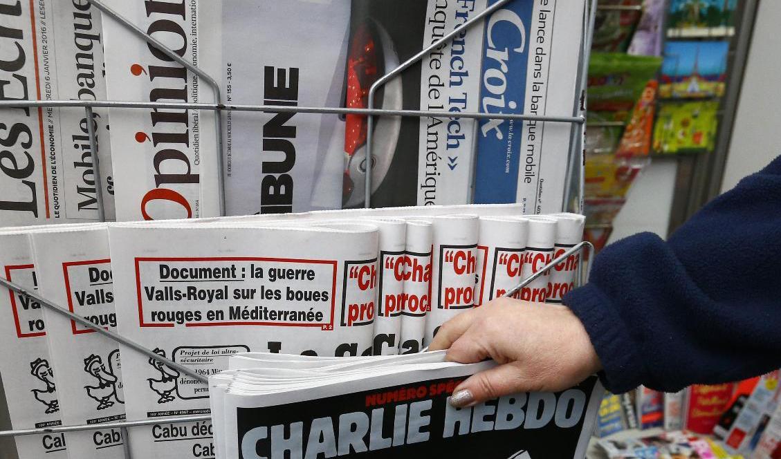 

100 franska medieorganisationer har undertecknat ett upprop till stöd för yttrandefrihet efter att dödshot riktats mot anställda på satirtidningen Charlie Hebdo. Foto: Francois Mori/AP                                                                                        