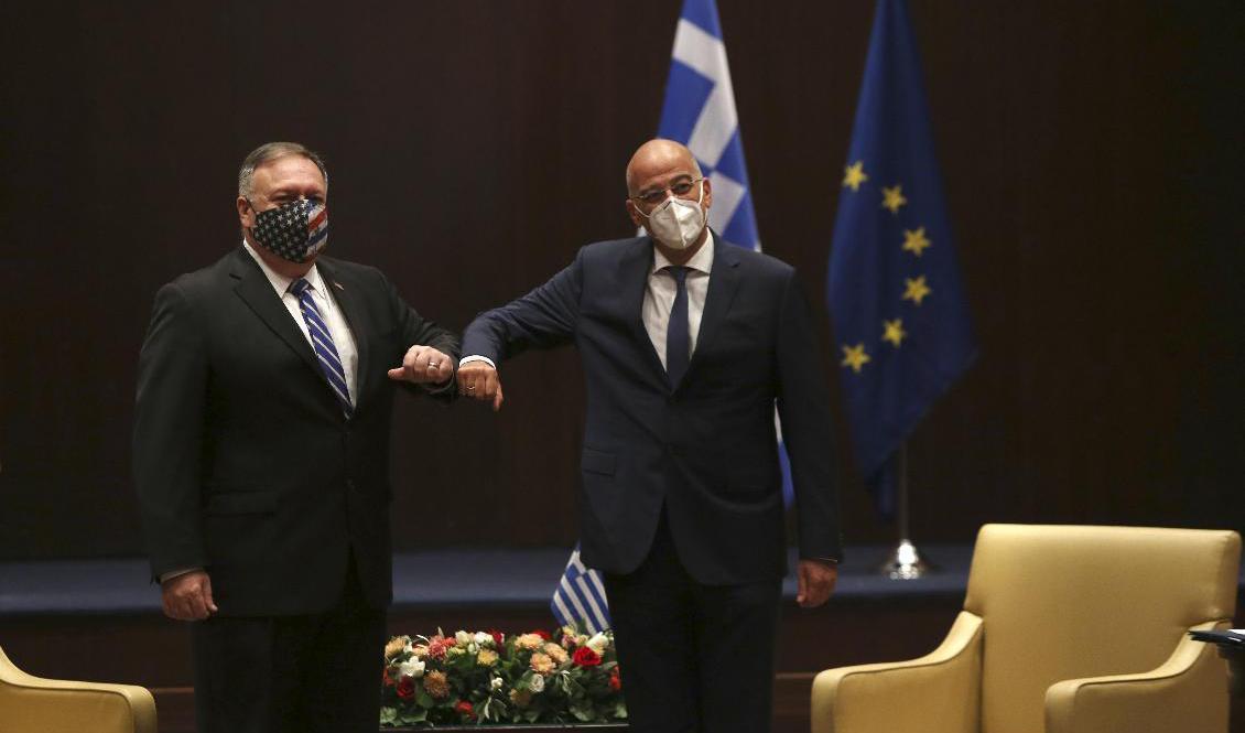 
USA:s utrikesminister Mike Pompeo och Greklands dito Nikos Dendias. Foto: Giannis Papanikos/AP/TT                                            