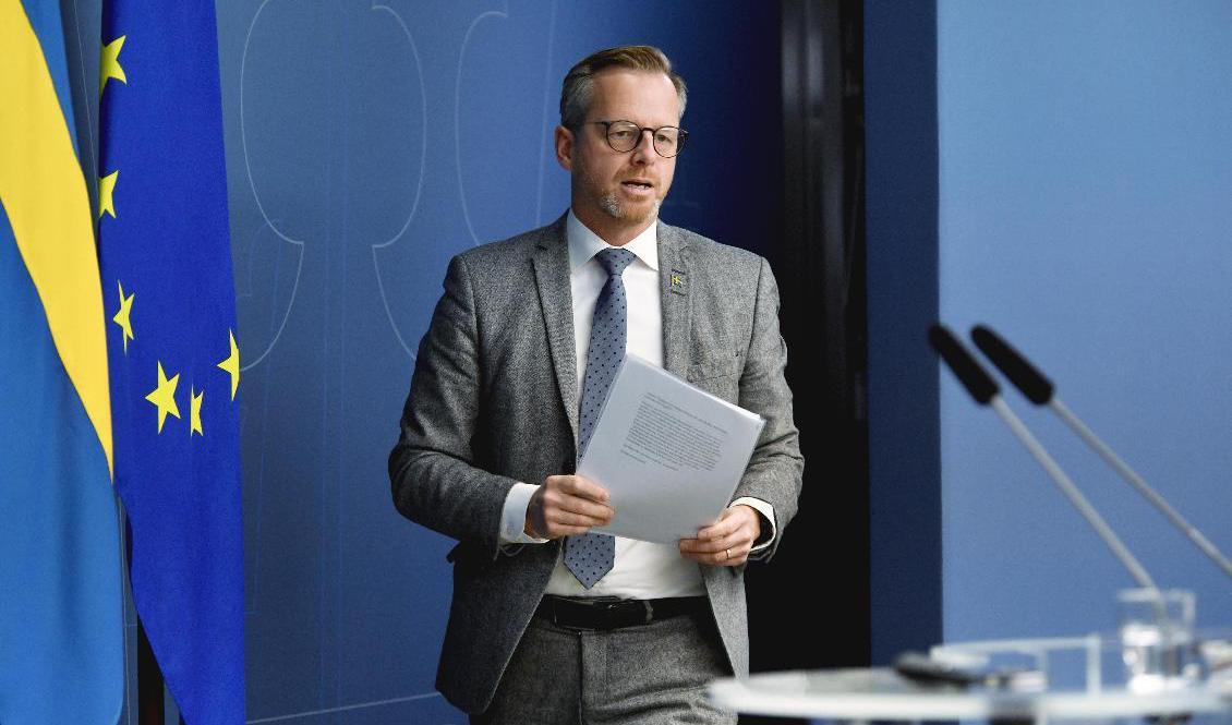 Inrikesminister Mikael Damberg (S) presenterar direktiven för den nya utredningen vid en pressträff på fredagen. Foto: Anders Wiklund/TT