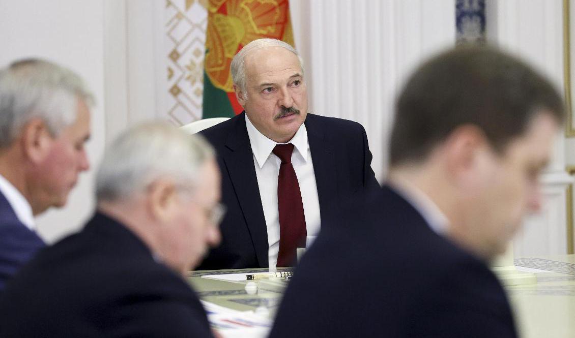 Belarus president Aleksandr Lukasjenko under ett möte i huvudstaden Minsk den 27 oktober. Foto: Nikolaj Petrov/AP/TT