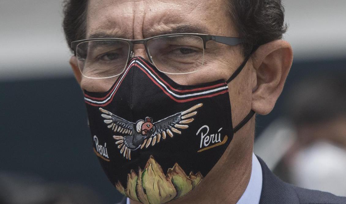 Perus president Martin Vizcarra under en presskonferens på måndagen. Foto:Rodrigo Abd/AP/TT