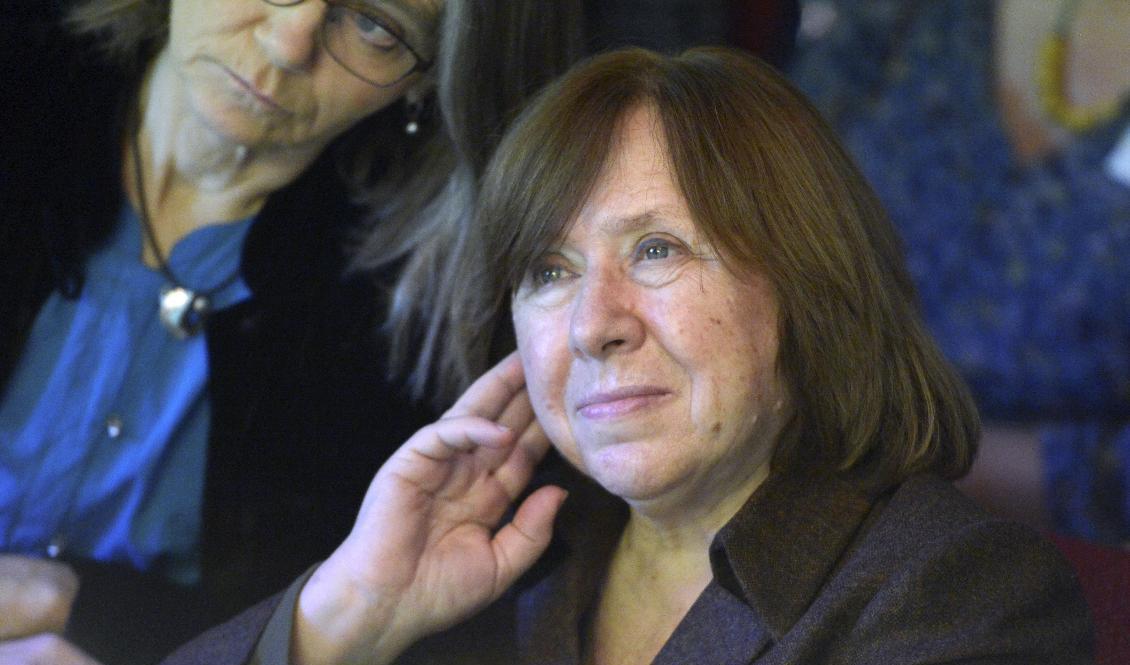 Nobelpristagaren i litteratur Svetlana Aleksijevitj stannar kvar i Berlin tills Aleksandr Lukasjenko "är borta" berättar hon för Der Spiegel. Arkivbild. Foto: Janerik Henriksson/TT