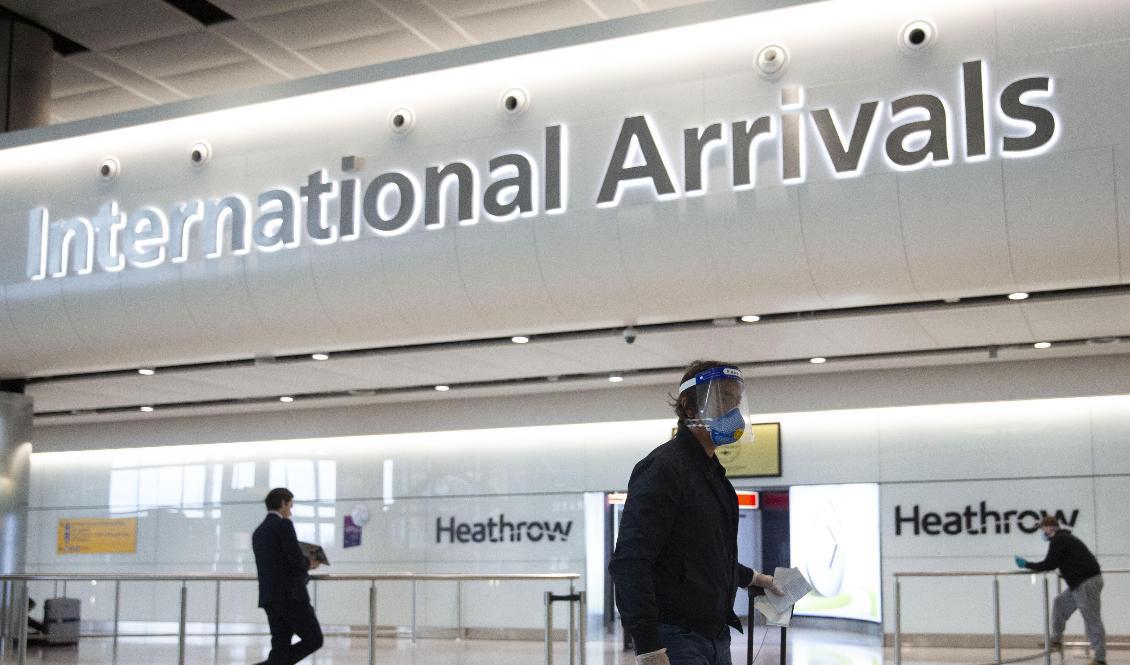 England kortar karantänstiden om man är beredd att betala för ett covid-test. Arkivbild. Foto: Matt Dunham/AP/TT