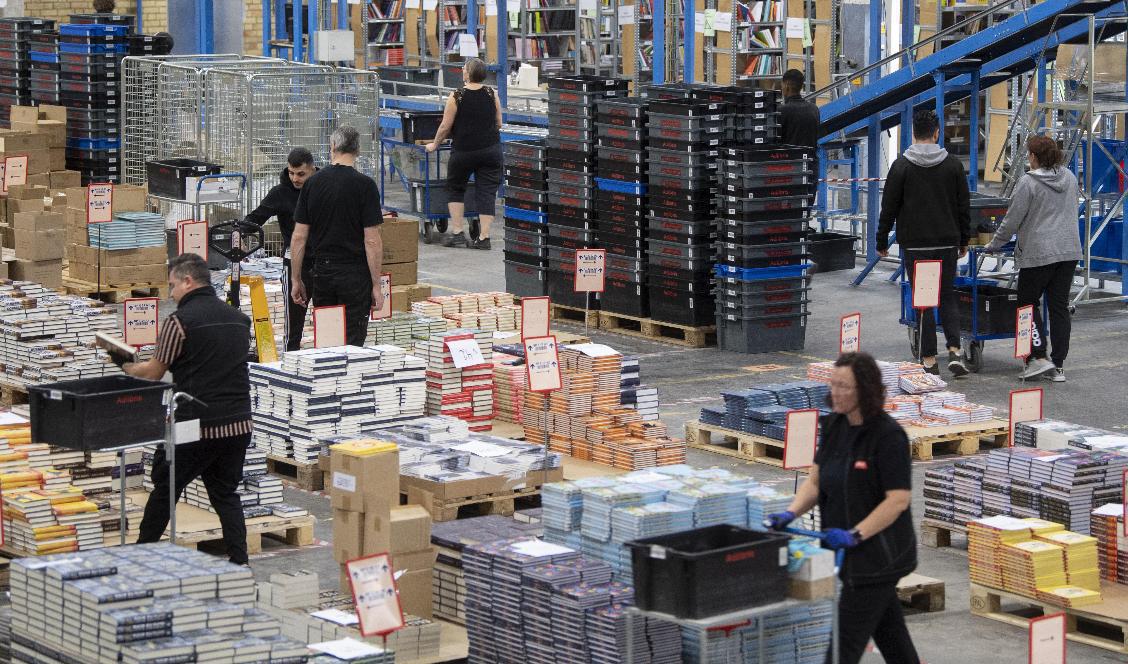 Högt tryck i Adlibris lager i Morgongåva. Foto: Fredrik Sandberg/TT