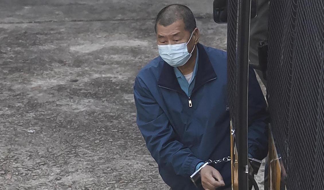 Tidsskriftsägaren och demokratiaktivisten Jimmy Lai åtalas under Kinas nya säkerhetslag. Arkivbild. Foto: Kin Cheung/AP/TT