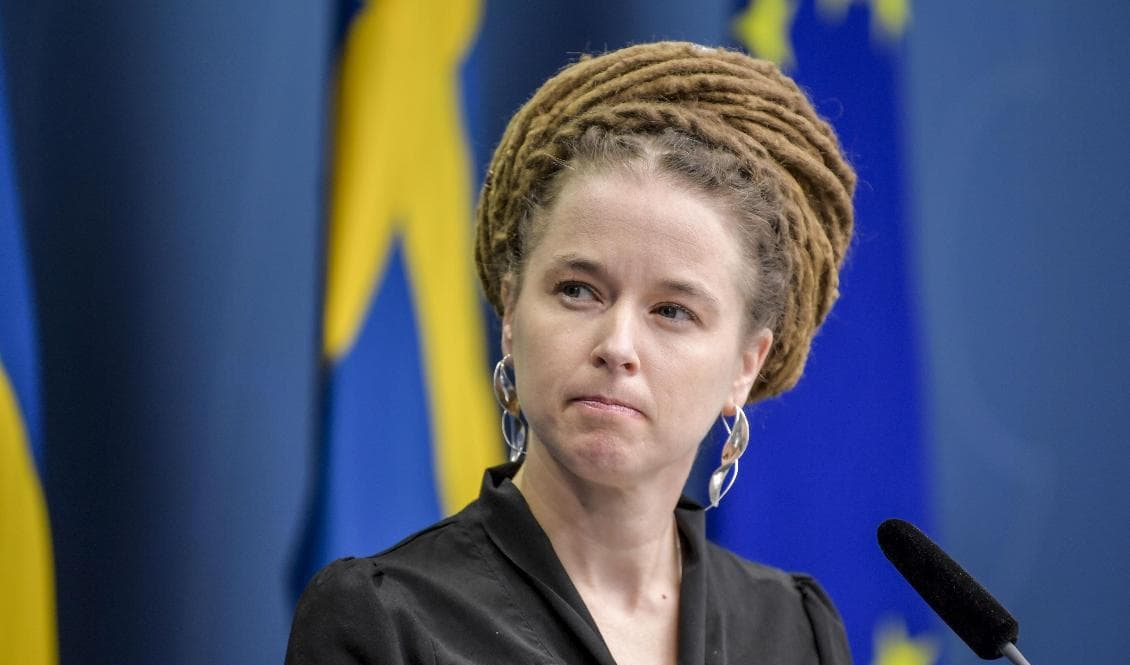 Kulturminister Amanda Lind (MP) vid pressträffen. Foto: Anders Wiklund/TT