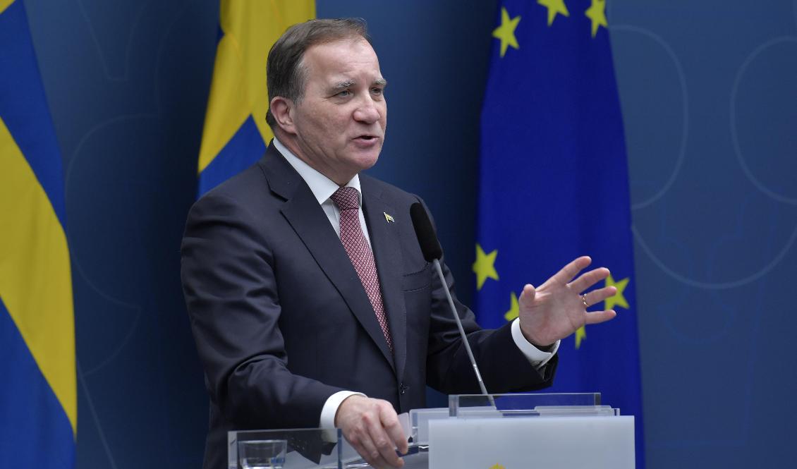 Statsminister Stefan Löfven meddelar flera skärpta restriktioner vid en presskonferens. Foto: Jessica Gow/TT