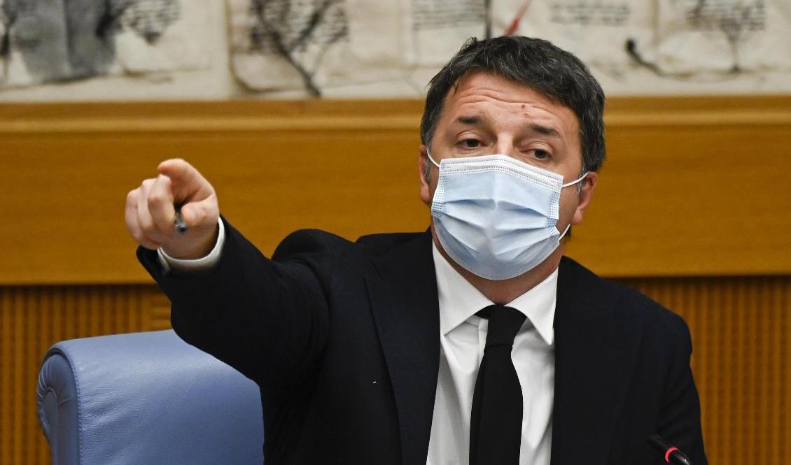 Italien står inför ännu en regeringskris sedan Matteo Renzis parti Levande Italien spräcker regeringen. Här meddelar han beslutet på onsdagen. Foto: Alberto Pizzoli/AP/TT