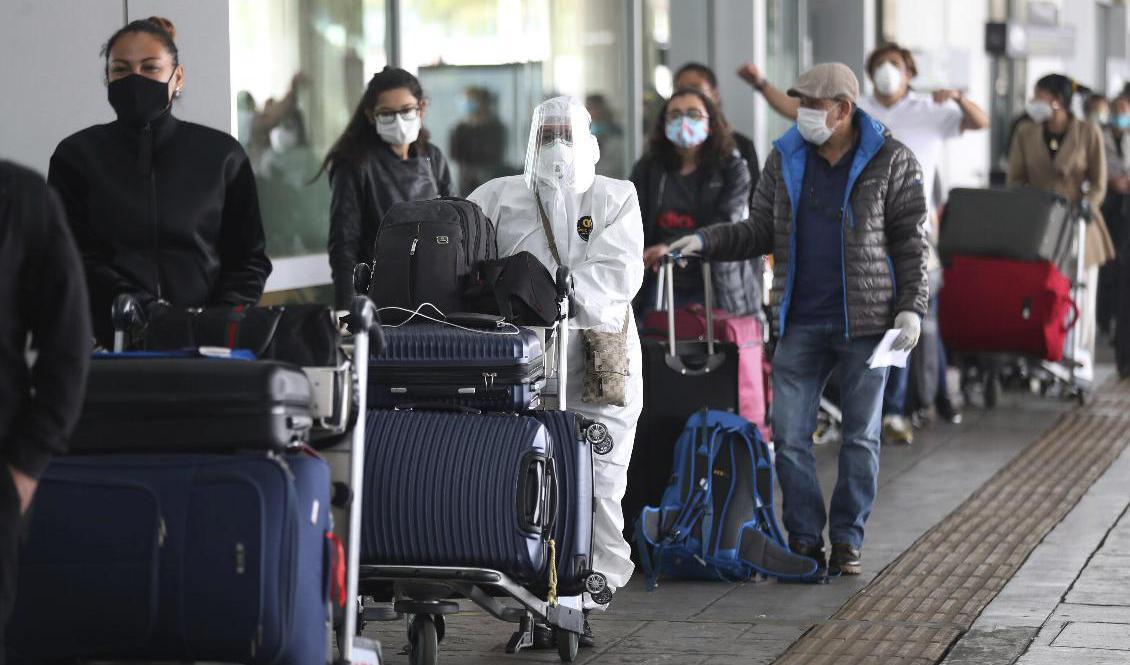 Passagerare i Bogotá, Colombia, en av de länder som omfattas av det brittiska inreseförbudet. Arkivbild. Foto: Fernando Vergara/AP/TT