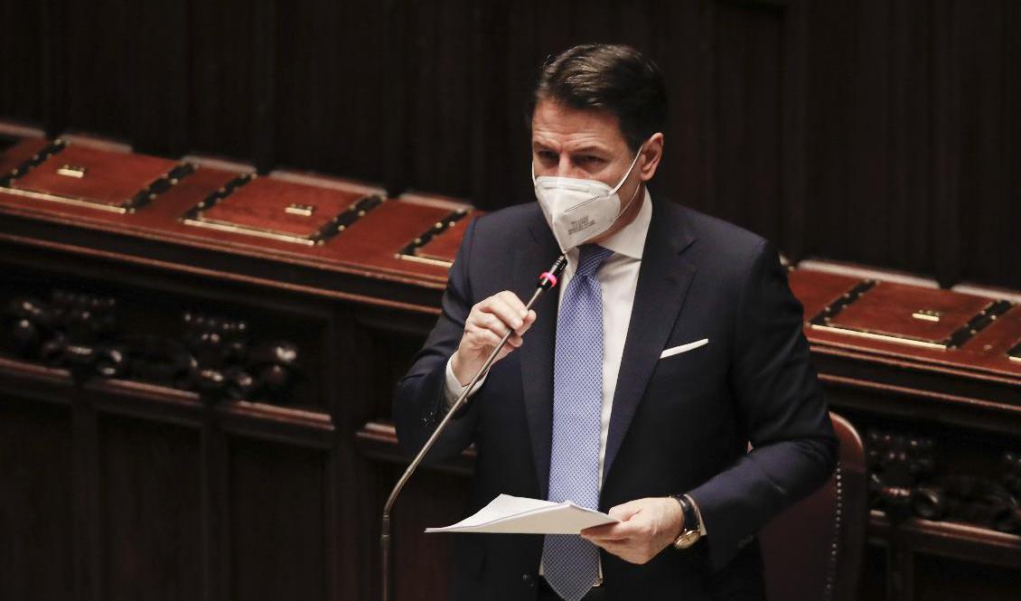 Italiens premiärminister Giuseppe Conte försvarar regeringens politik i parlamentet. Foto: Alessandra Tarantino/AP/TT