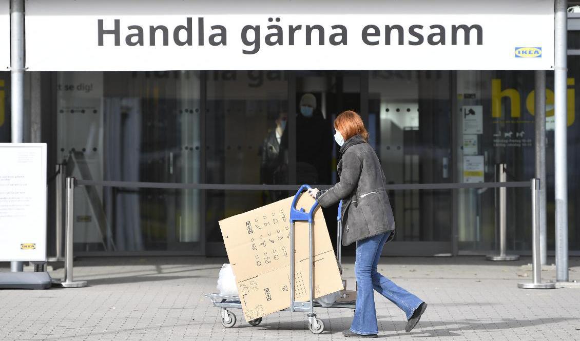 Länsstyrelserna gör inspektioner bland annat för att se till att köpcenter och affärer följer föreskrifter om åtgärder för att hindra smittspridning i handeln. Arkivbild Foto: Henrik Montgomery/TT