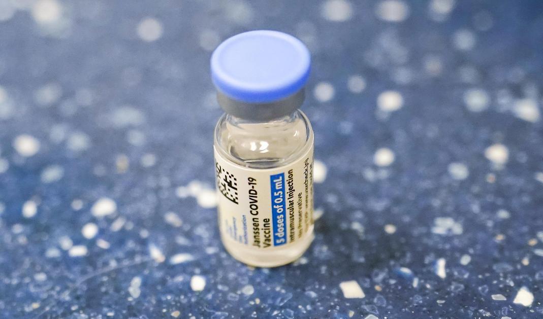Johnson & Johnsons covidvaccin. Arkivbild. Foto: Mary Altaffer/AP/TT